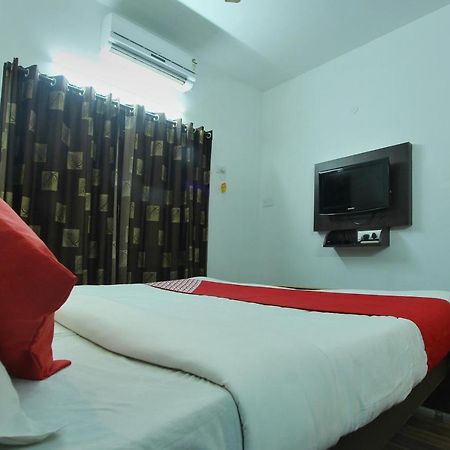 Lake View Hotel Madurai Bagian luar foto