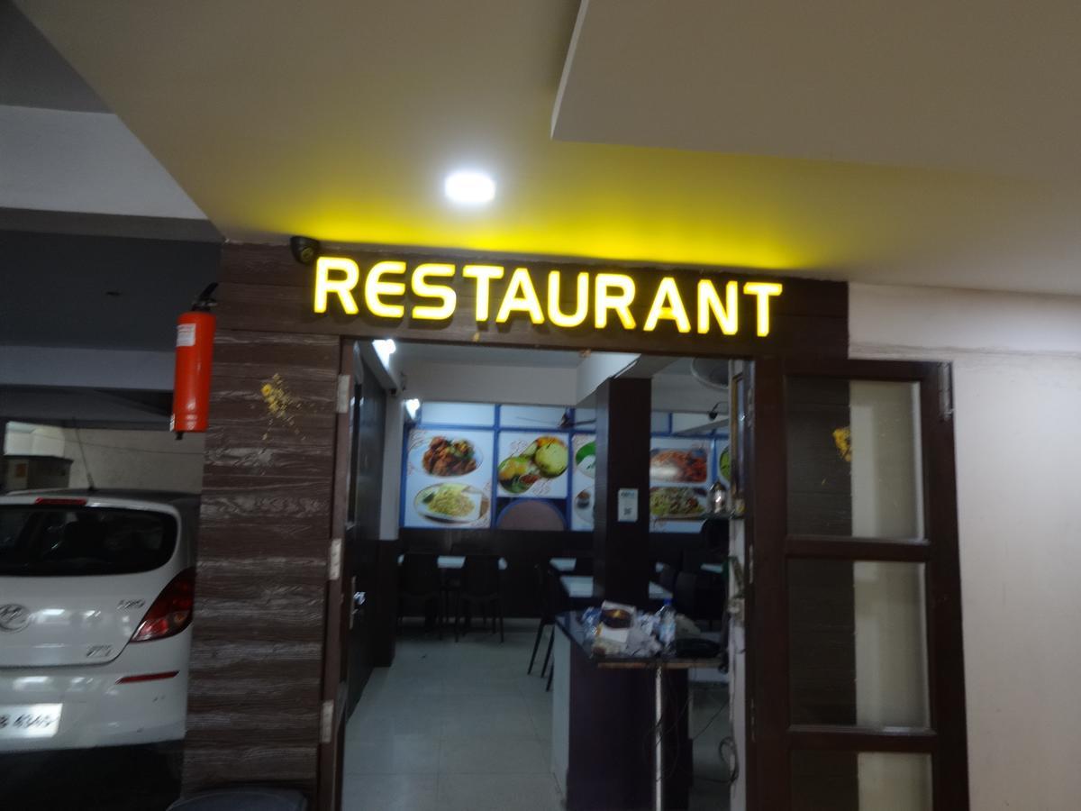 Lake View Hotel Madurai Bagian luar foto