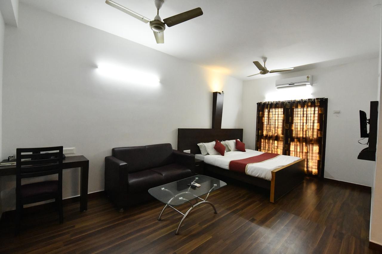 Lake View Hotel Madurai Bagian luar foto