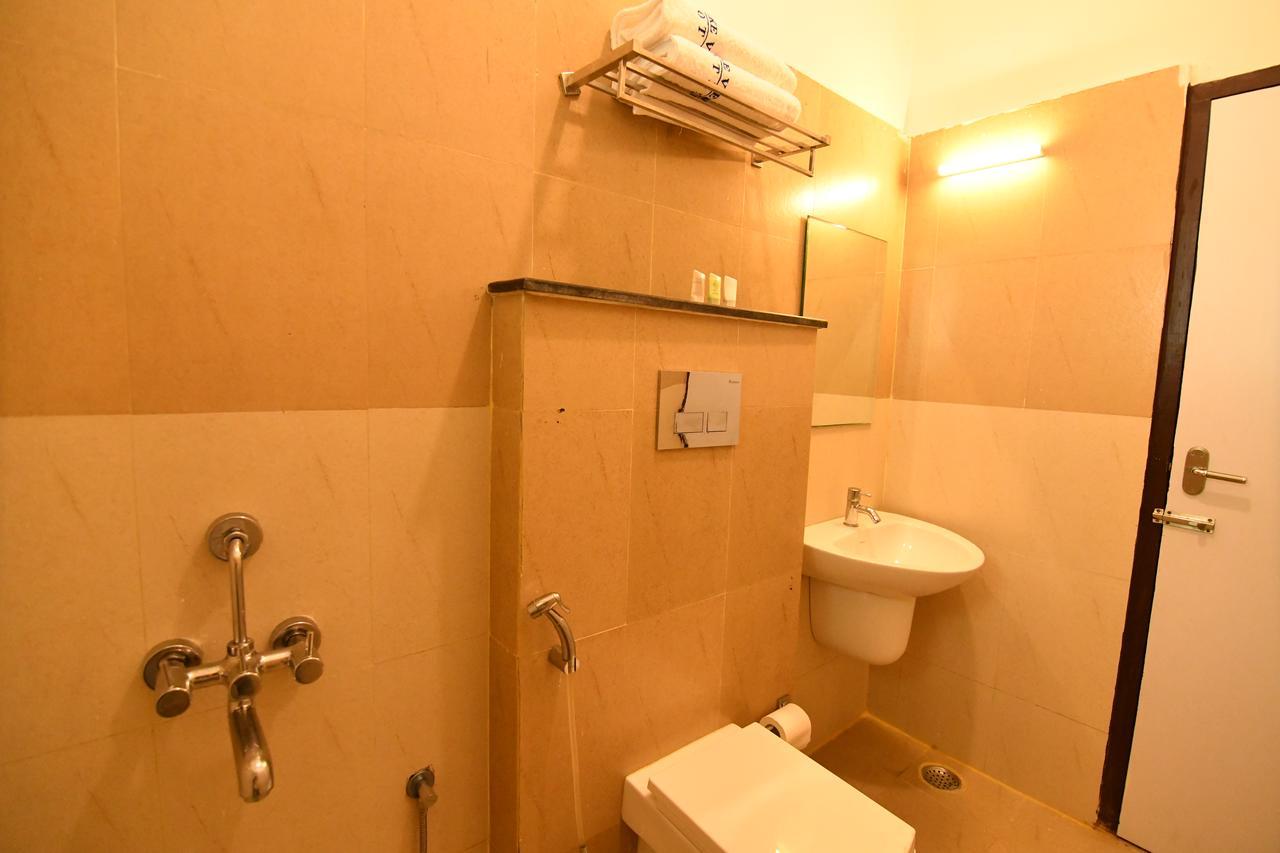Lake View Hotel Madurai Bagian luar foto