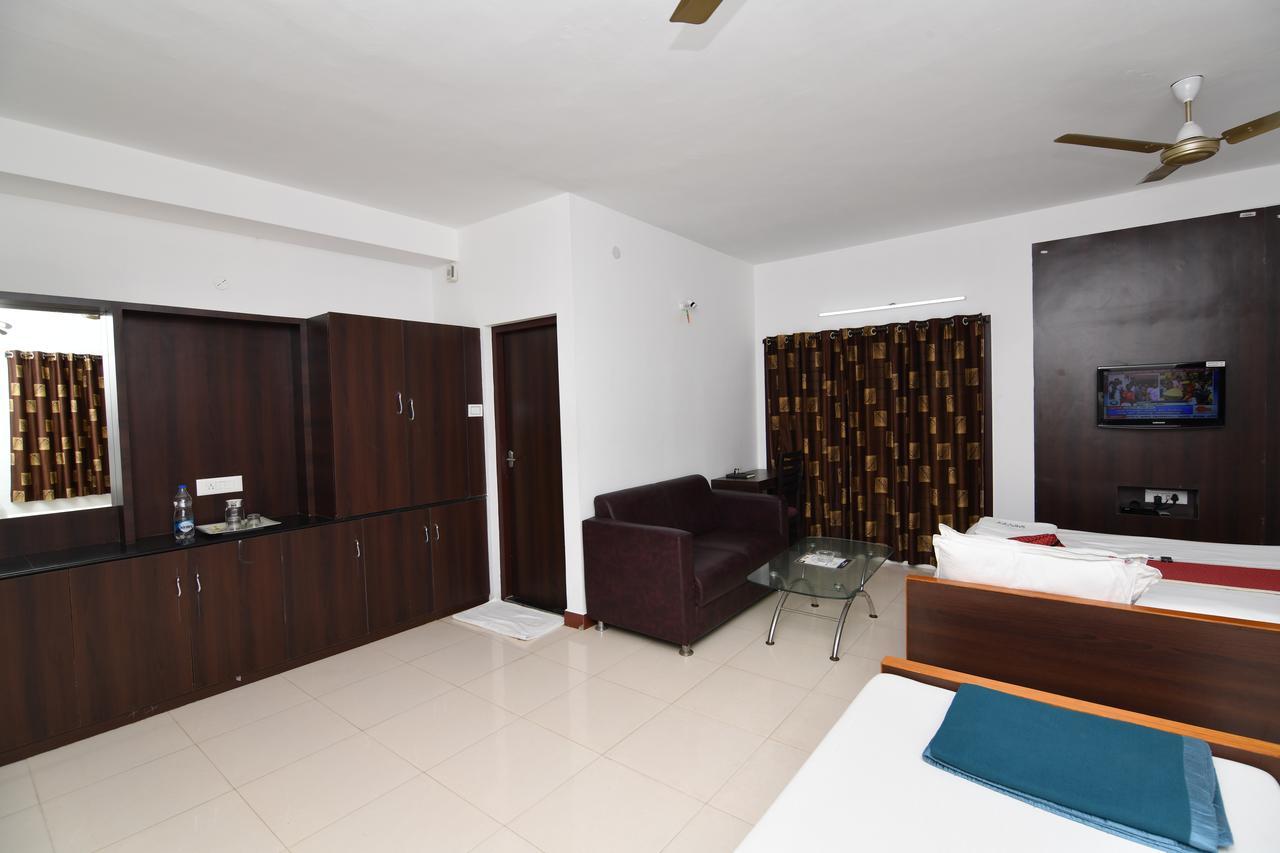 Lake View Hotel Madurai Bagian luar foto