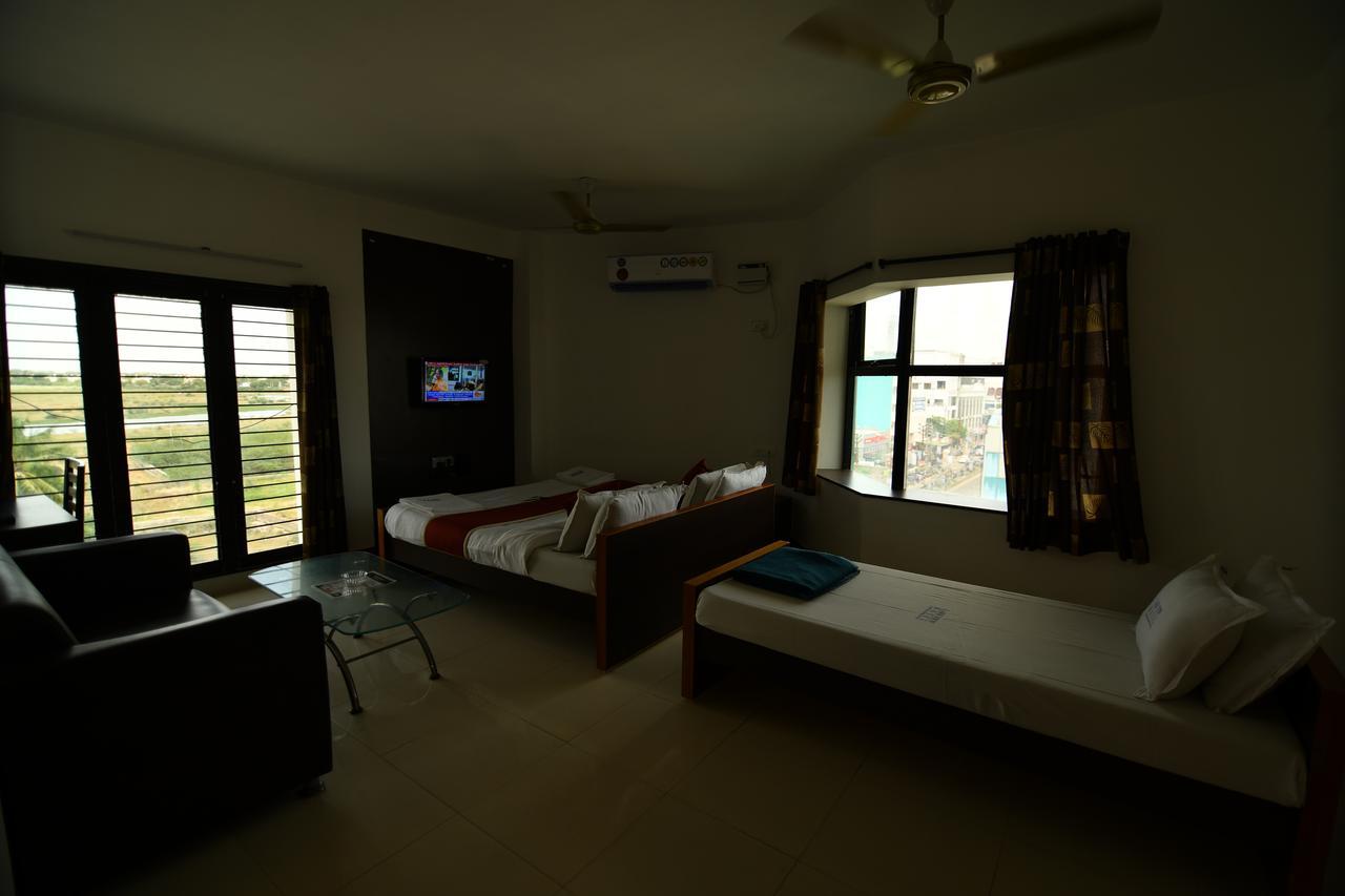 Lake View Hotel Madurai Bagian luar foto