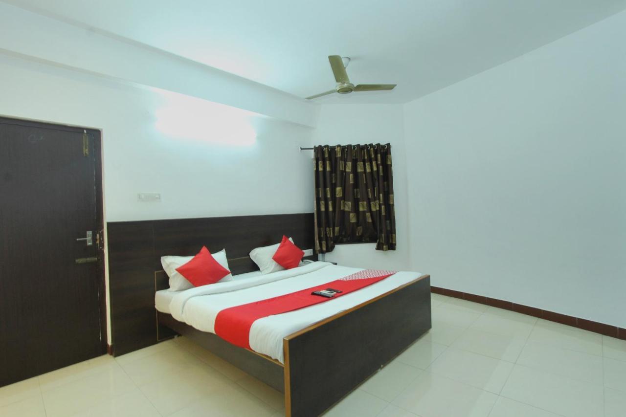 Lake View Hotel Madurai Bagian luar foto