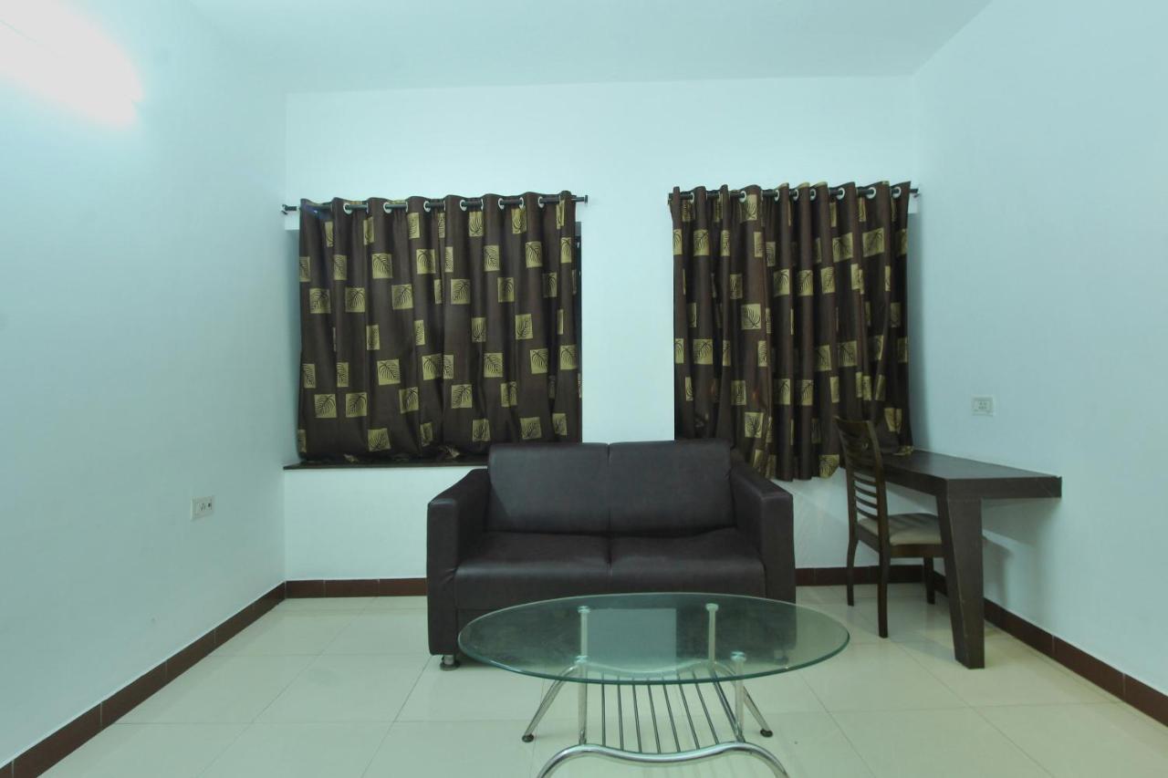 Lake View Hotel Madurai Bagian luar foto