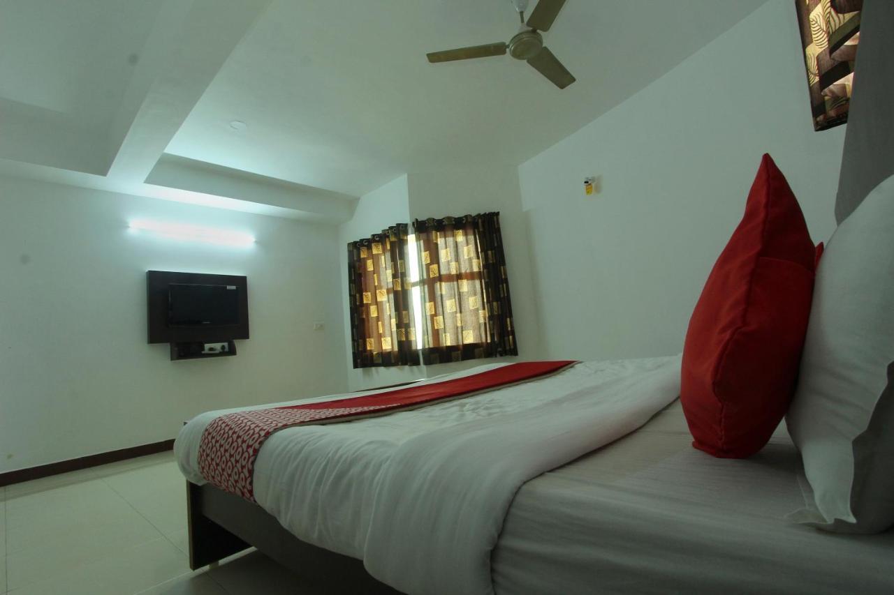 Lake View Hotel Madurai Bagian luar foto