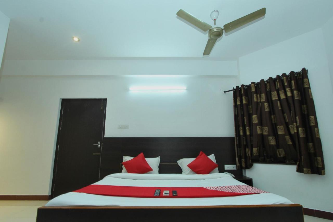 Lake View Hotel Madurai Bagian luar foto