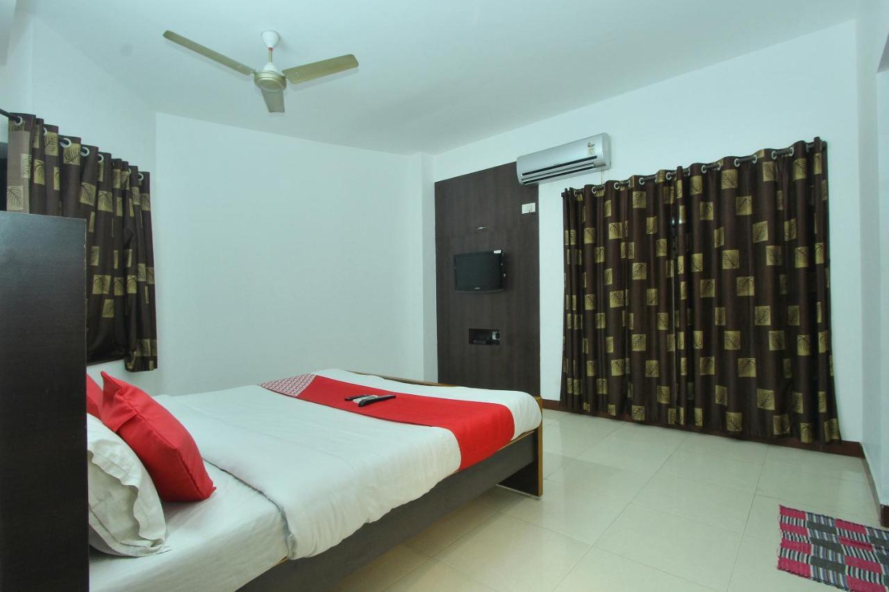 Lake View Hotel Madurai Bagian luar foto