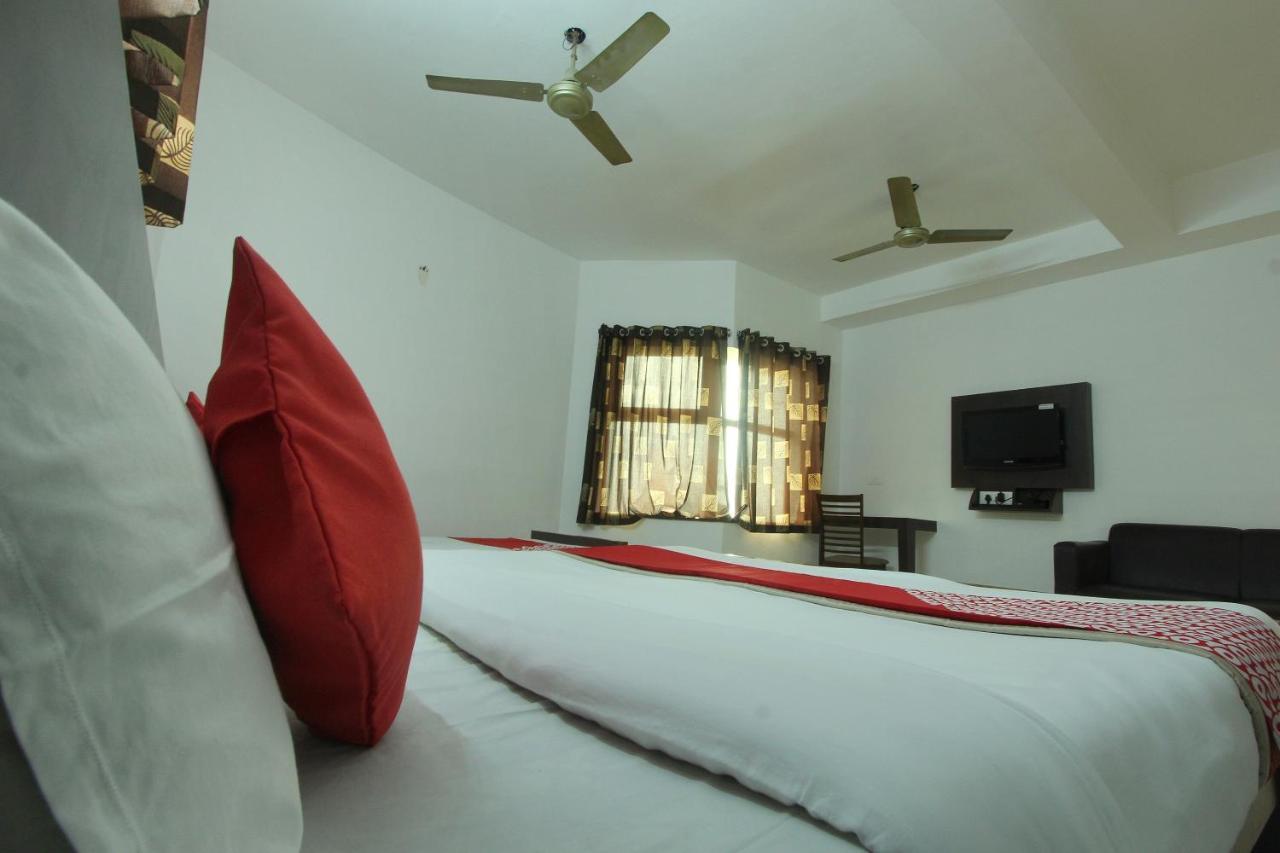 Lake View Hotel Madurai Bagian luar foto
