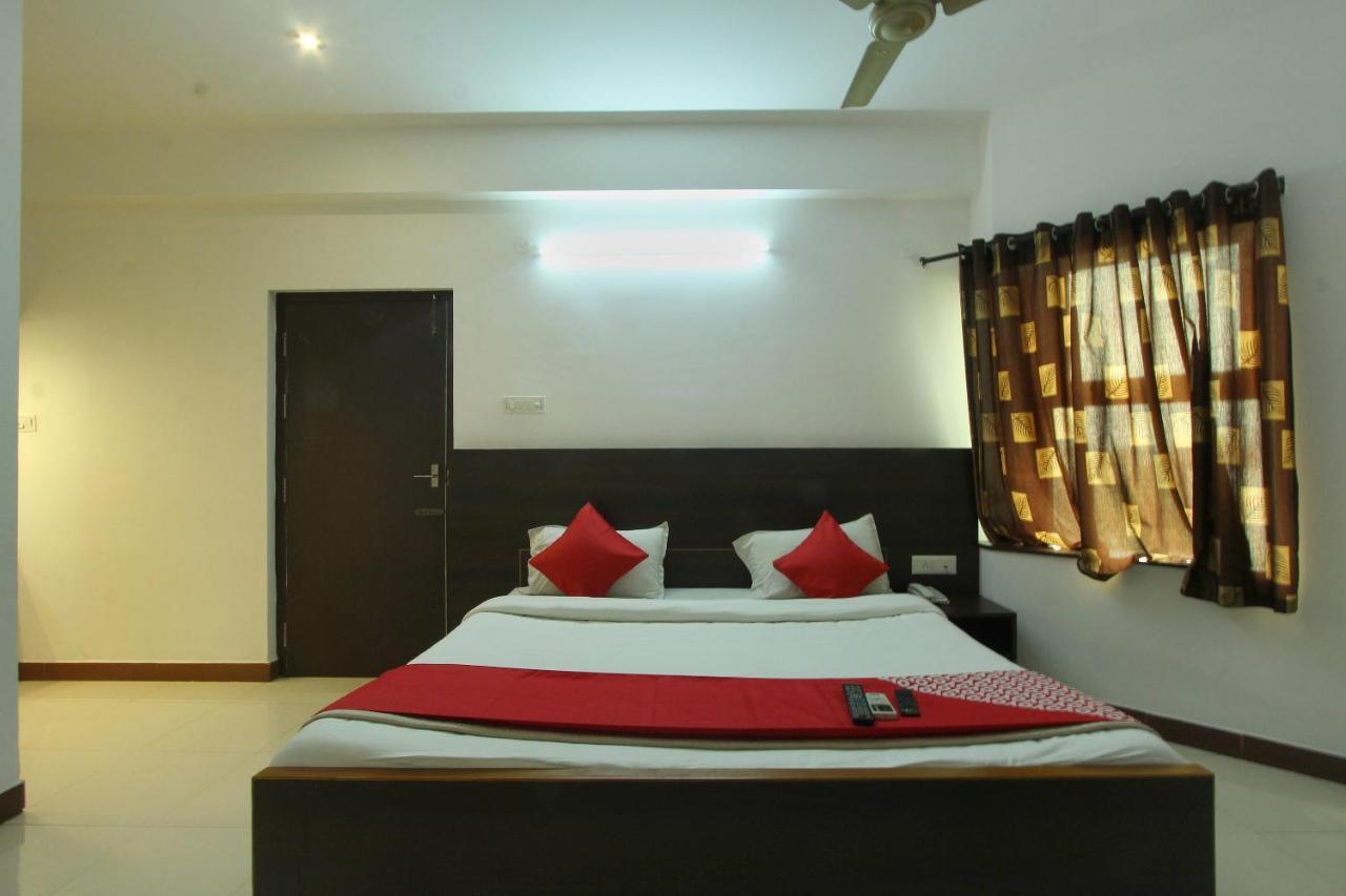Lake View Hotel Madurai Bagian luar foto